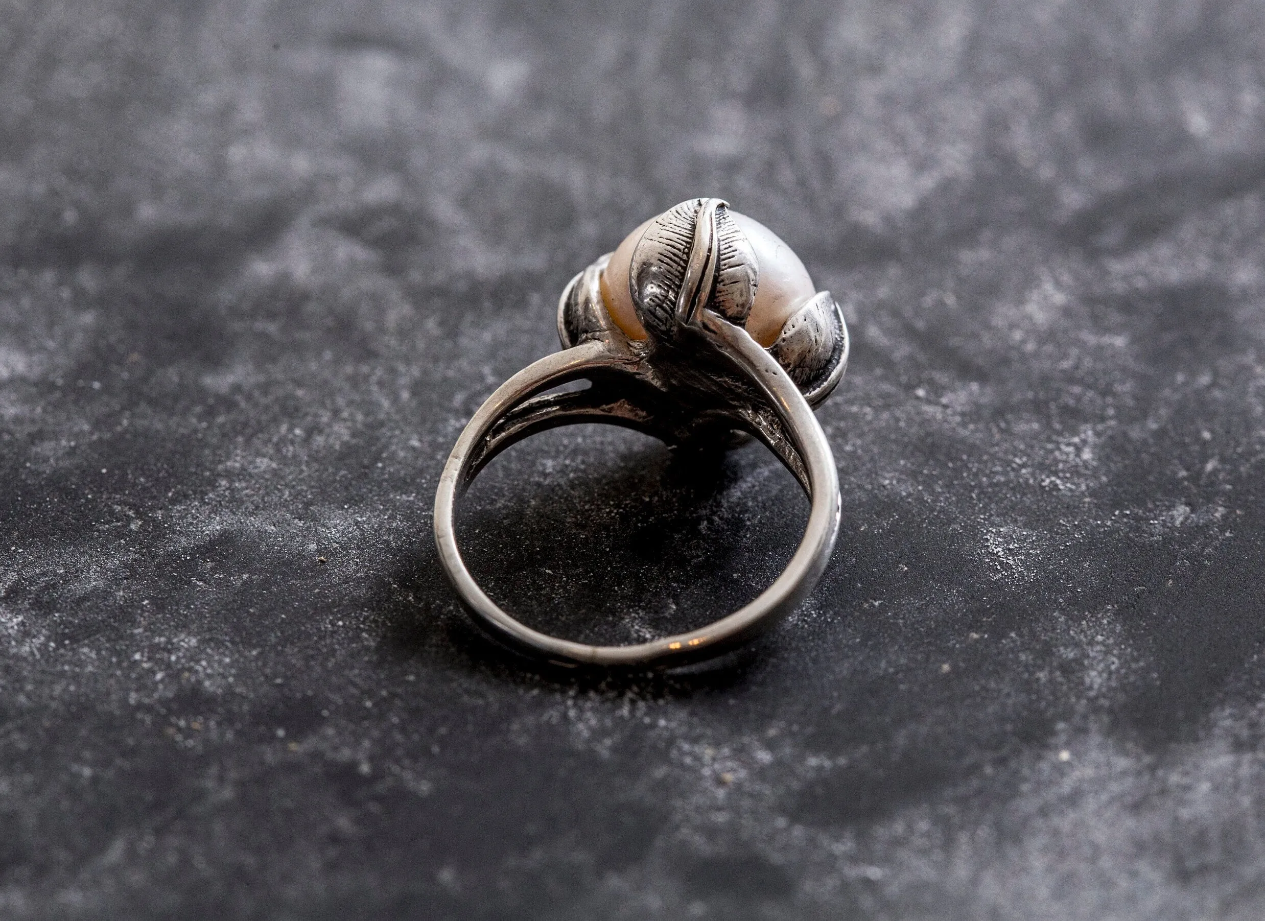 Natural Pearl Ring - White Bridal Ring - Vintage Leaf Ring