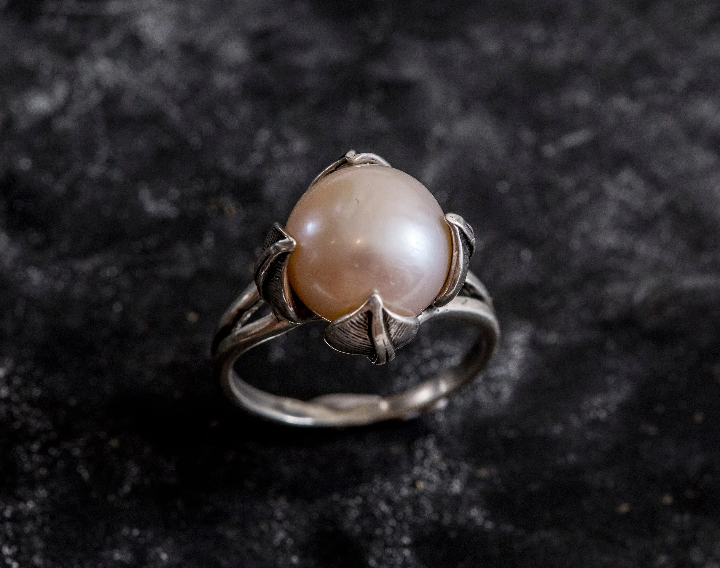 Natural Pearl Ring - White Bridal Ring - Vintage Leaf Ring