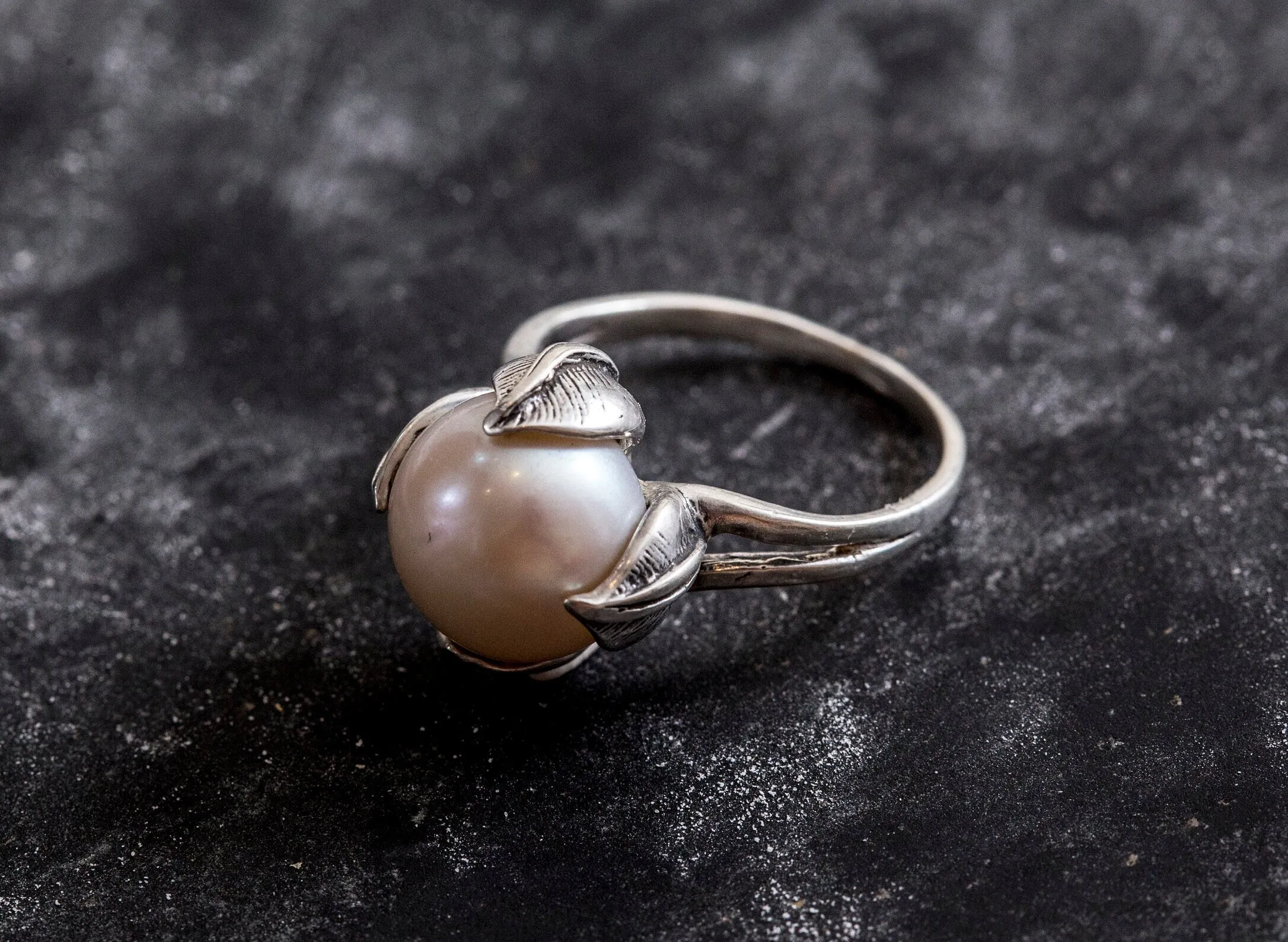 Natural Pearl Ring - White Bridal Ring - Vintage Leaf Ring