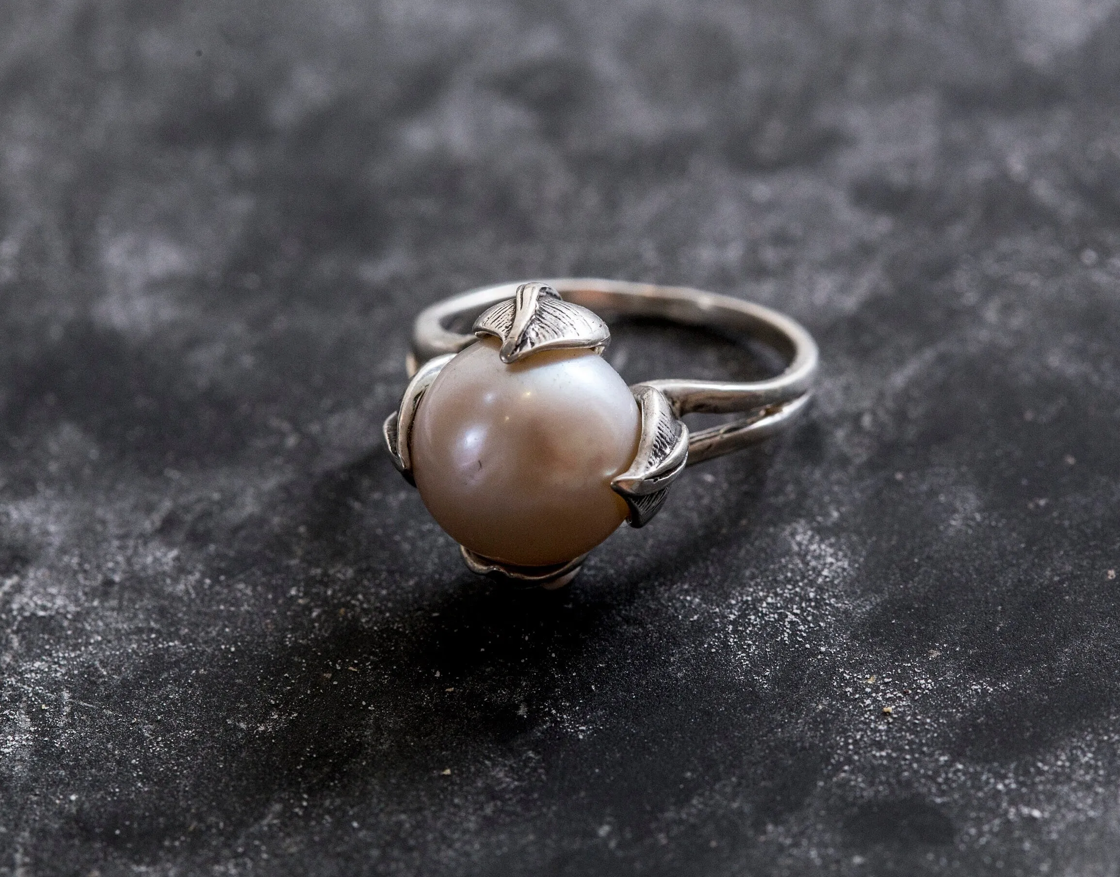 Natural Pearl Ring - White Bridal Ring - Vintage Leaf Ring