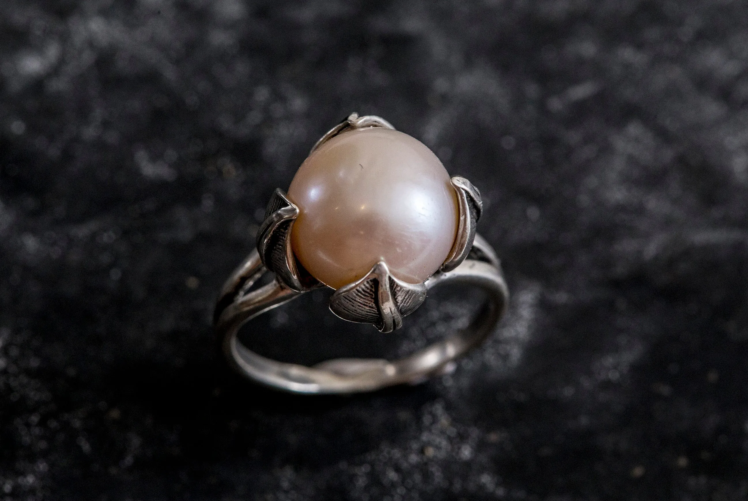 Natural Pearl Ring - White Bridal Ring - Vintage Leaf Ring