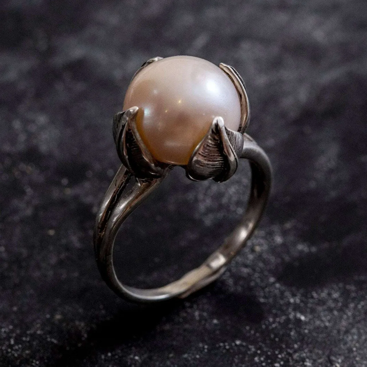Natural Pearl Ring - White Bridal Ring - Vintage Leaf Ring