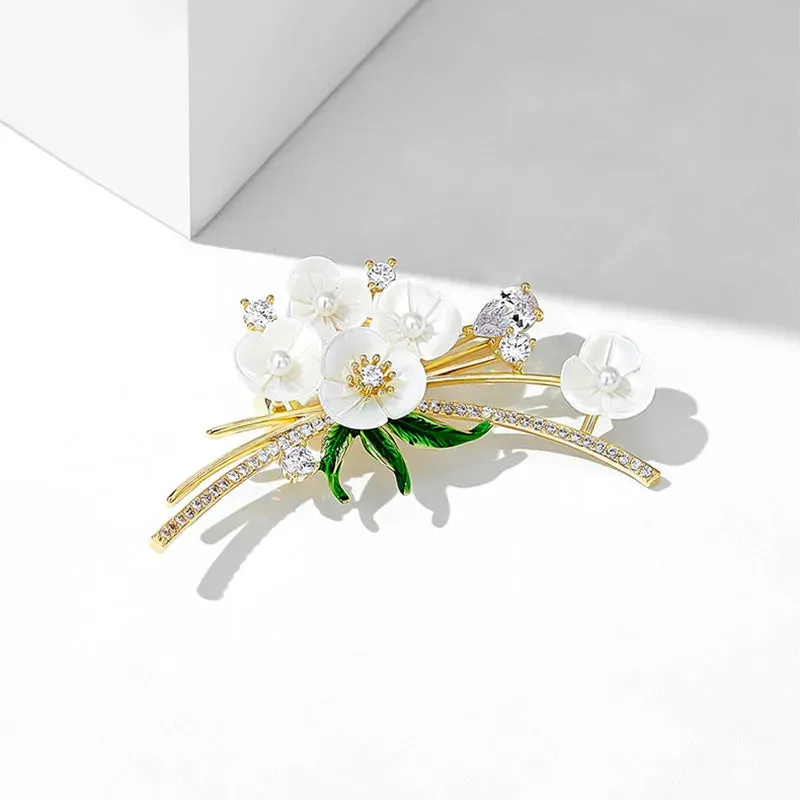New Delicate Floral Brooch Pin Unisex High-end Feminine Pearl Corsage Luxury Design White Crystal Pins Rhinestone Accessories