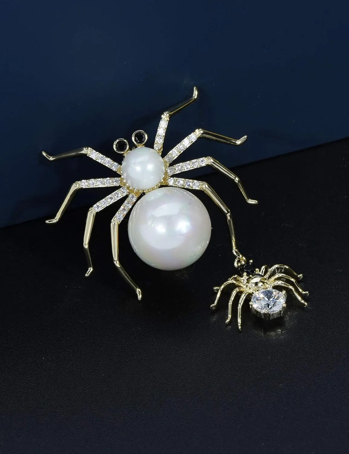 Vintage Pearl Mother and Baby Spider Brooch Pin Rhinestone Crystal Insect Broach Halloween Jewelry for Women Men