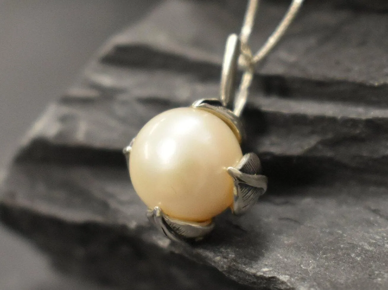 White Pearl Pendant - Bridal Pearl Necklace - Vintage Leaf Necklace