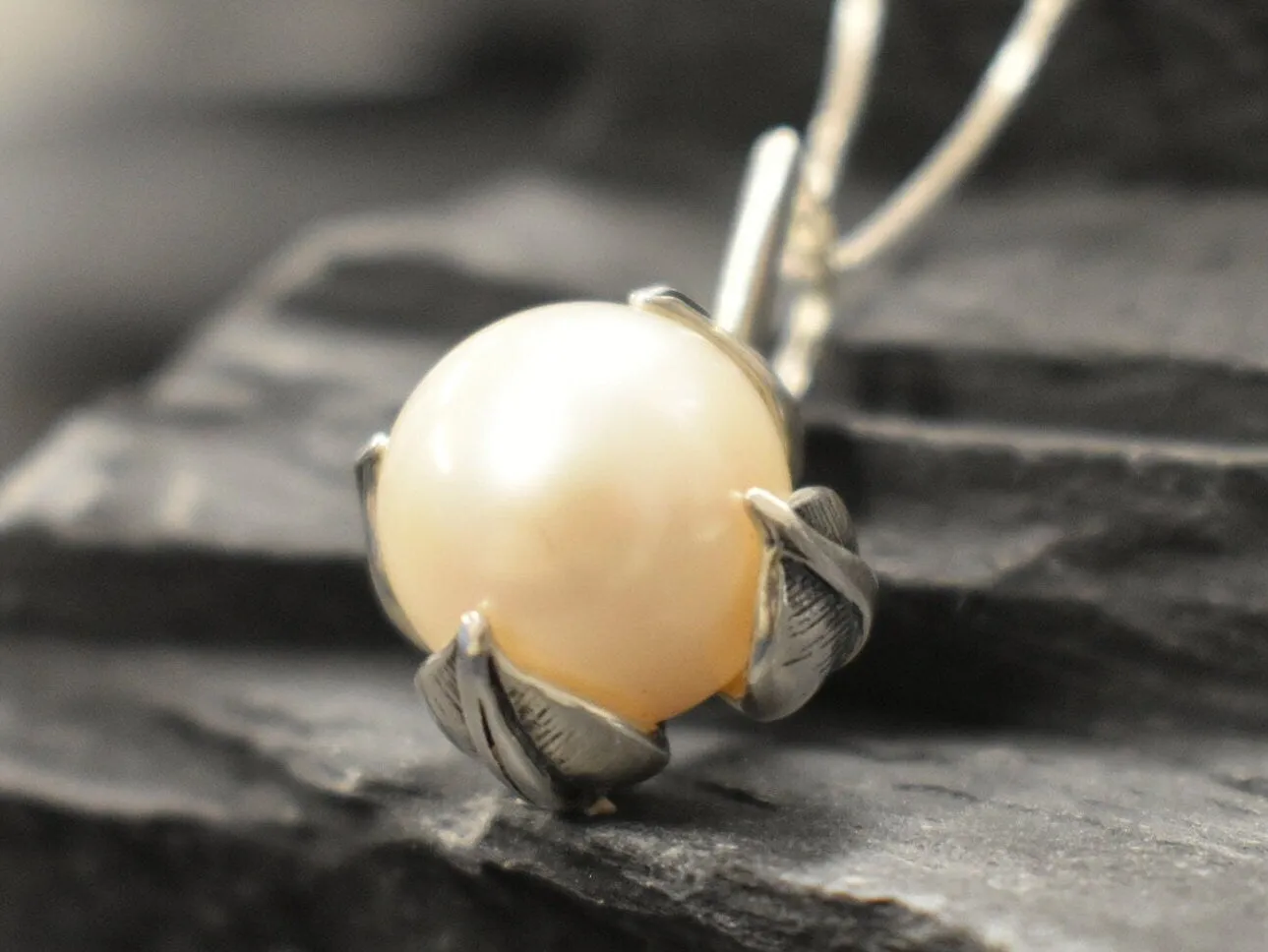 White Pearl Pendant - Bridal Pearl Necklace - Vintage Leaf Necklace