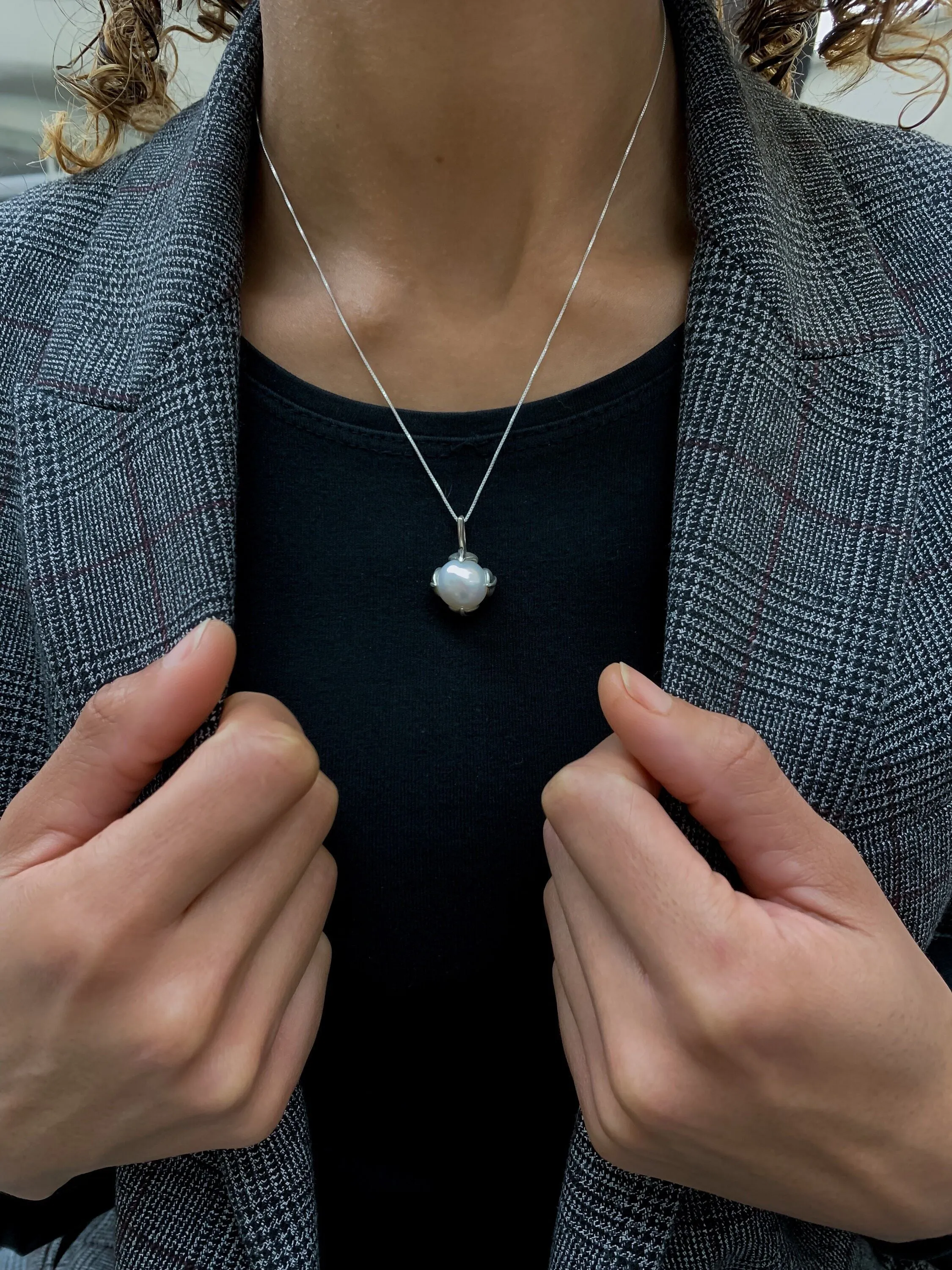 White Pearl Pendant - Bridal Pearl Necklace - Vintage Leaf Necklace